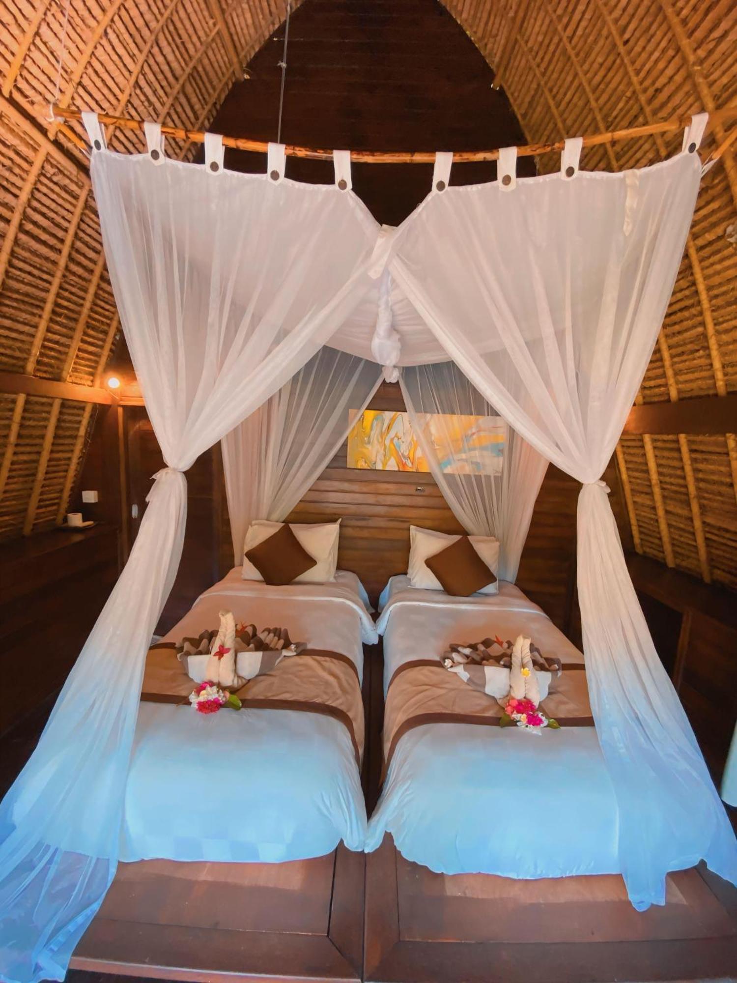 Harta Lembongan Villas Exterior photo