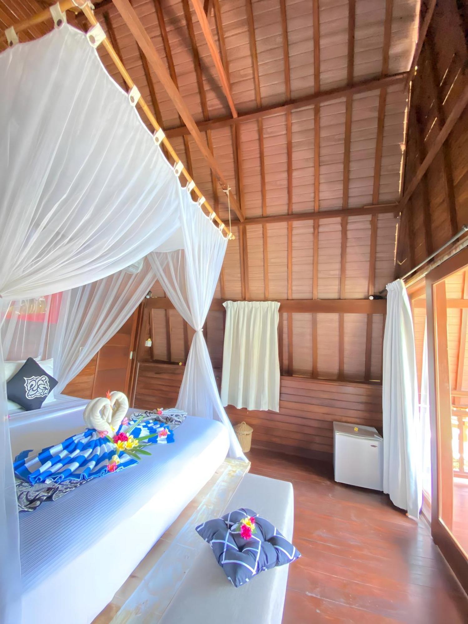 Harta Lembongan Villas Nusa Lembongan  Exterior photo